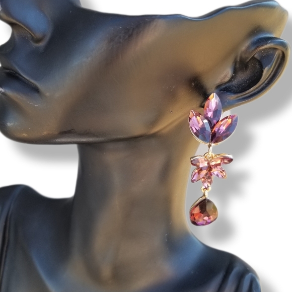 VINTAGE GOLDTONE & PURPLE GLASS RHINESTONE DROP STATEMENT EARRINGS - Picture 2 of 4